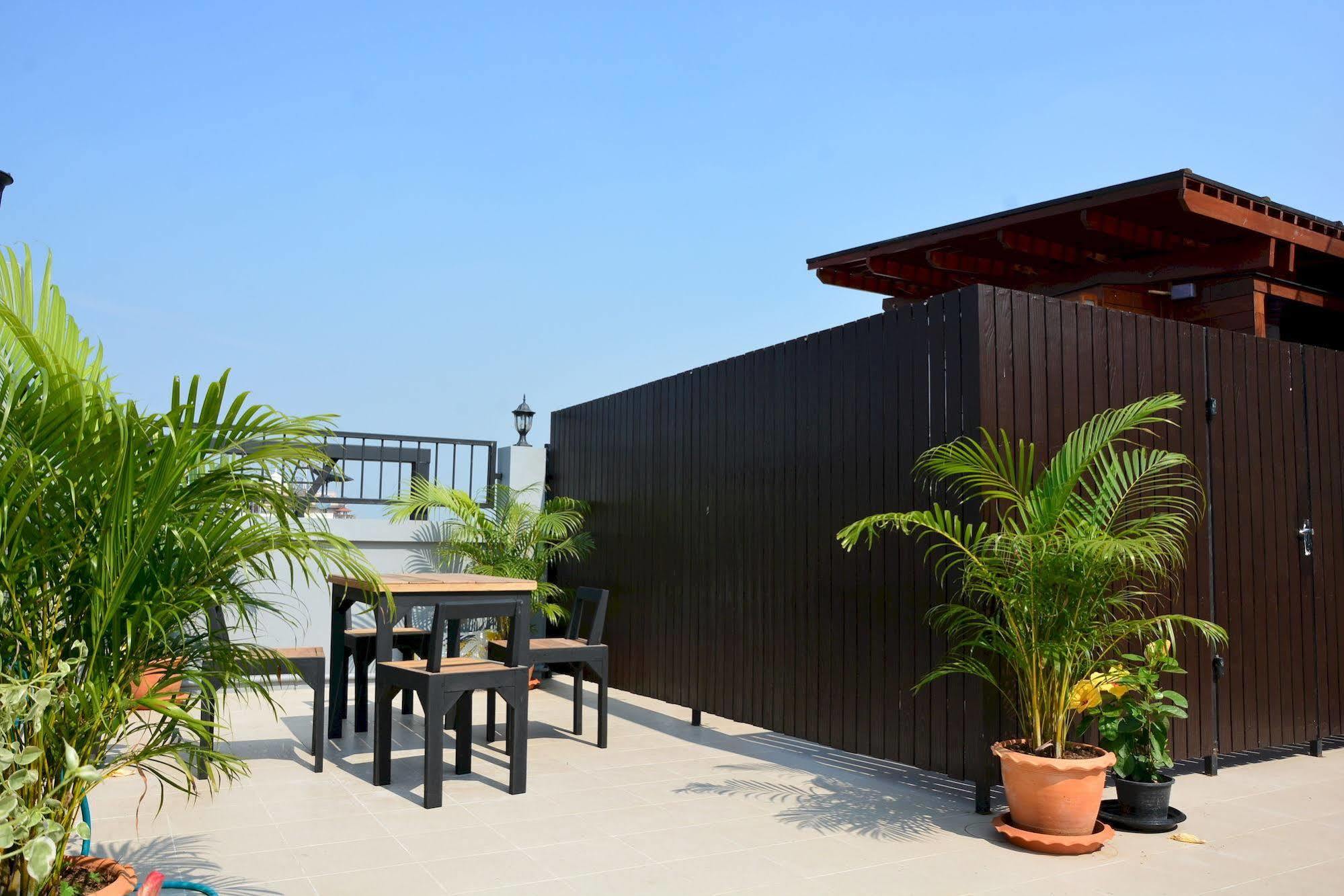 Adamaz House Hotel Bangkok Exterior photo