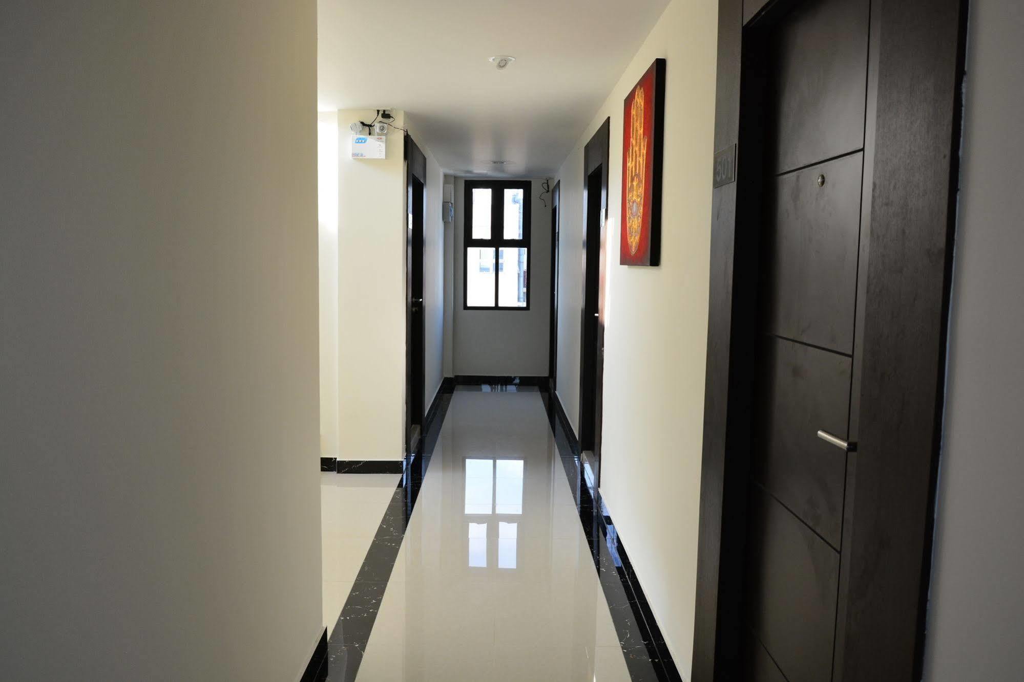 Adamaz House Hotel Bangkok Exterior photo